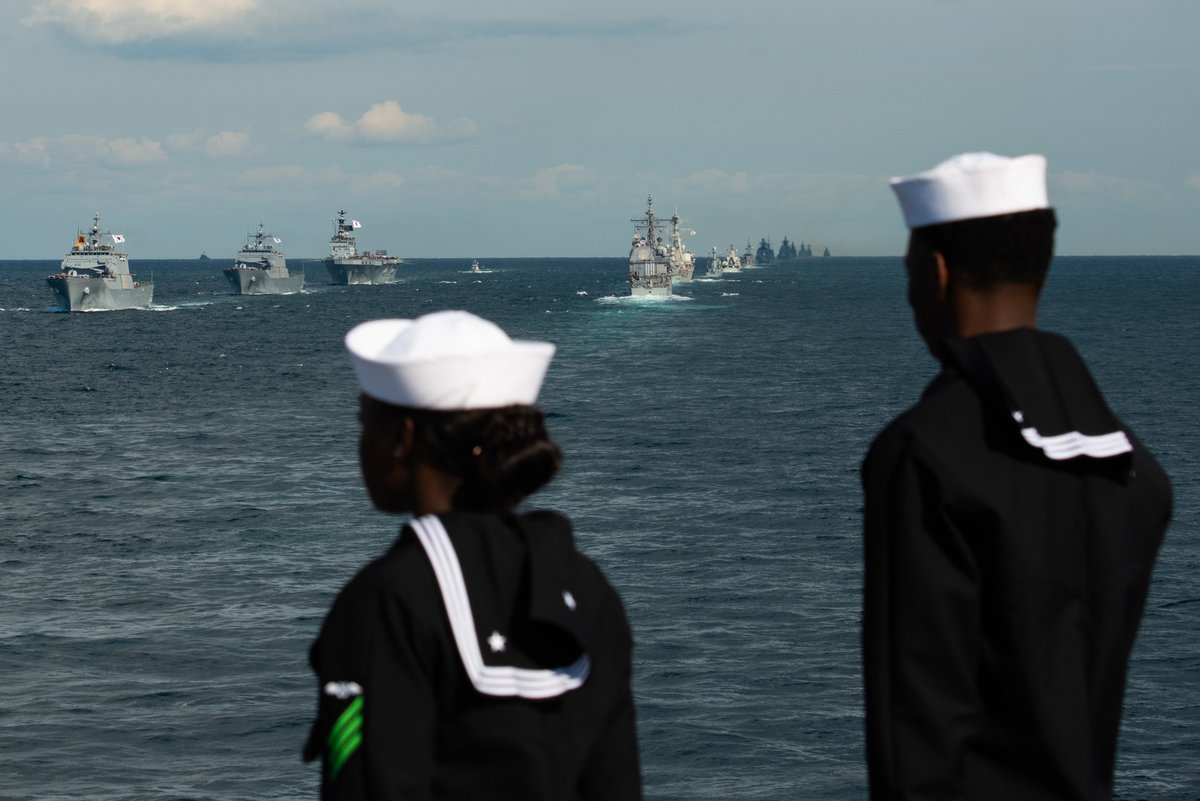 #USSRonaldReagan, #USSChancellorsville, #USSBenfold sail in formation with ships from multiple nations as part of the ongoing International Fleet Review hosted by the Republic of Korea Navy.