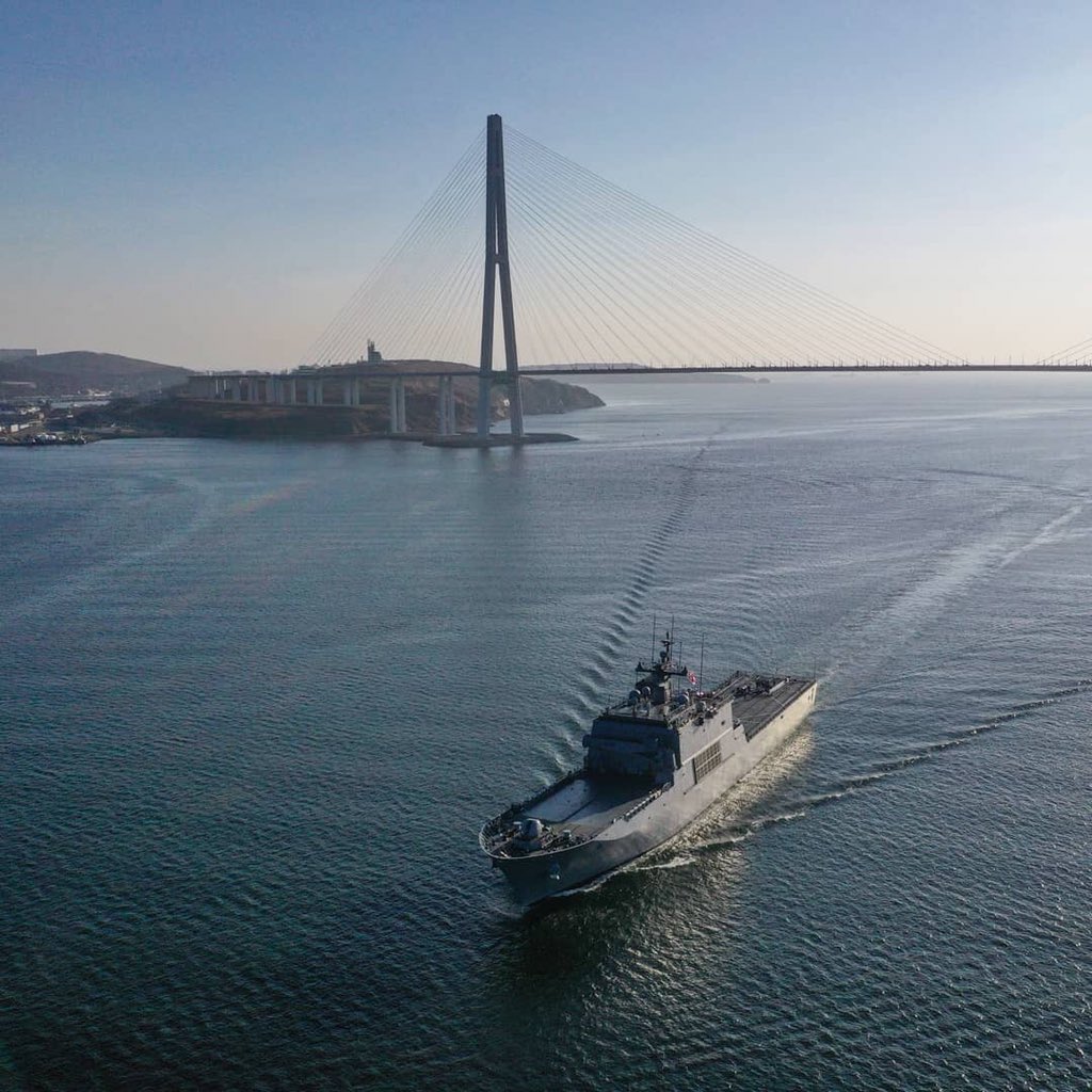 Three Korean warships from the Republic of Korea Navy are in RussiaRussia. Destroyer 'Dae Jo Yeong'and landing ships ' Cheon Wang Bong' and 'Chul Bong' pulled into Vladivostok on Monday for a goodwill visit hosted by Russian Navy. 