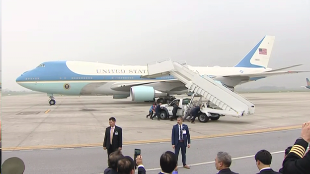 Kim-Trump summit: Looks like the staircase truck had an engine problem, and men in suits had to push it away from Air Force One.   