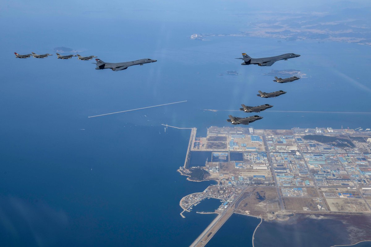 PHOTOS: South Korean F-35 jets and U.S. F-16s flying in formation.  Source: JCS