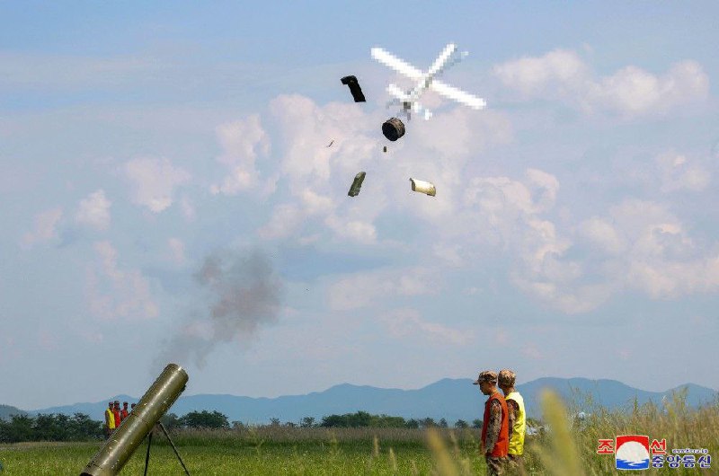 Kim Jong-un supervisó una prueba de drones realizada por el Instituto de Investigación de Drones de la Academia de Defensa Nacional de la RPDC el sábado.