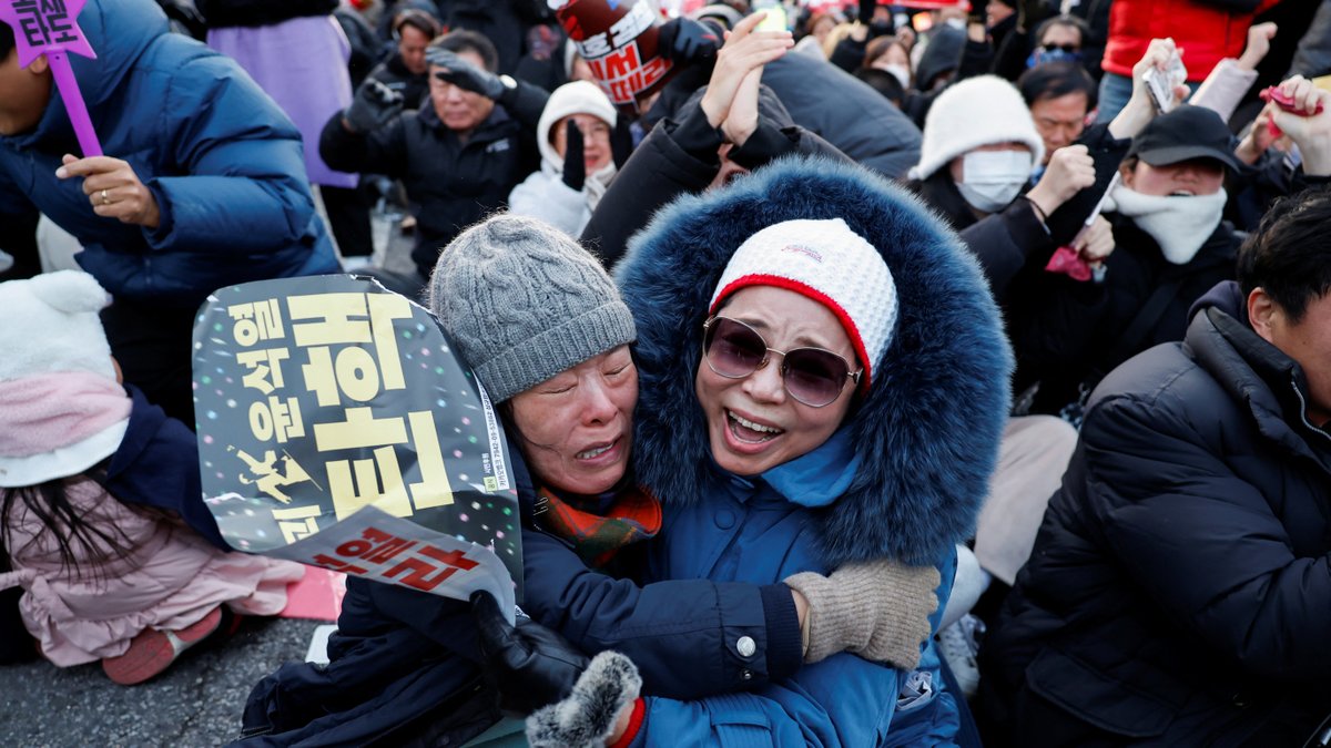 Der südkoreanische Präsident Yoon Suk Yeol wurde am Samstag seines Amtes enthoben, nachdem die Abgeordneten in der Nationalversammlung abgestimmt hatten. Zahlreiche Demonstranten feierten auf den Straßen