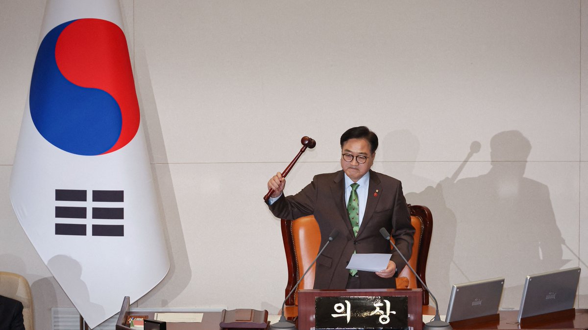 Der südkoreanische Präsident Yoon Suk Yeol wurde am Samstag seines Amtes enthoben, nachdem die Abgeordneten in der Nationalversammlung abgestimmt hatten. Zahlreiche Demonstranten feierten auf den Straßen