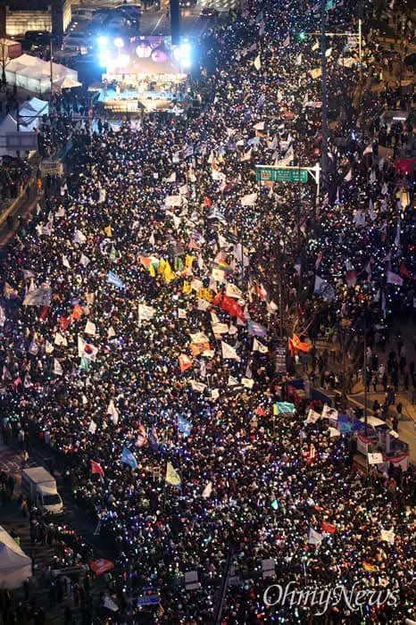 Hundreds of thousands of South Koreans march through central Seoul demanding the immediate resignation of Yoon Suk Yeol, undeterred by sub-zero temperatures. On the last Saturday of 2024, an ocean of cheering sticks shine like stars, lighting the bitter cold night of Seoul as more than 500,000 South Koreans protest to demand Yoon Suk Yeol resign over his short-lived martial law decree