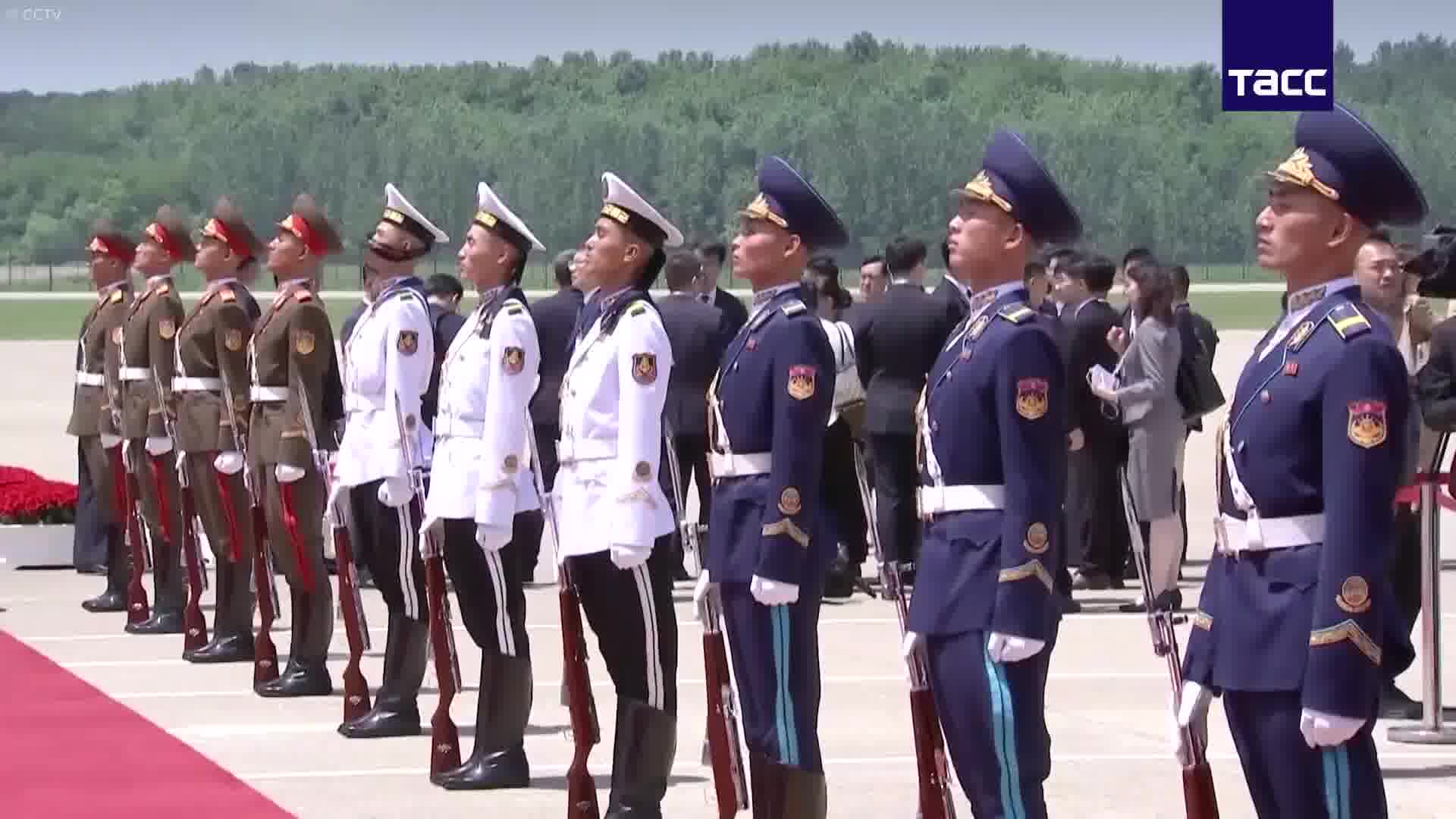 Xi Jinping arrived in the DPRK on a state visit