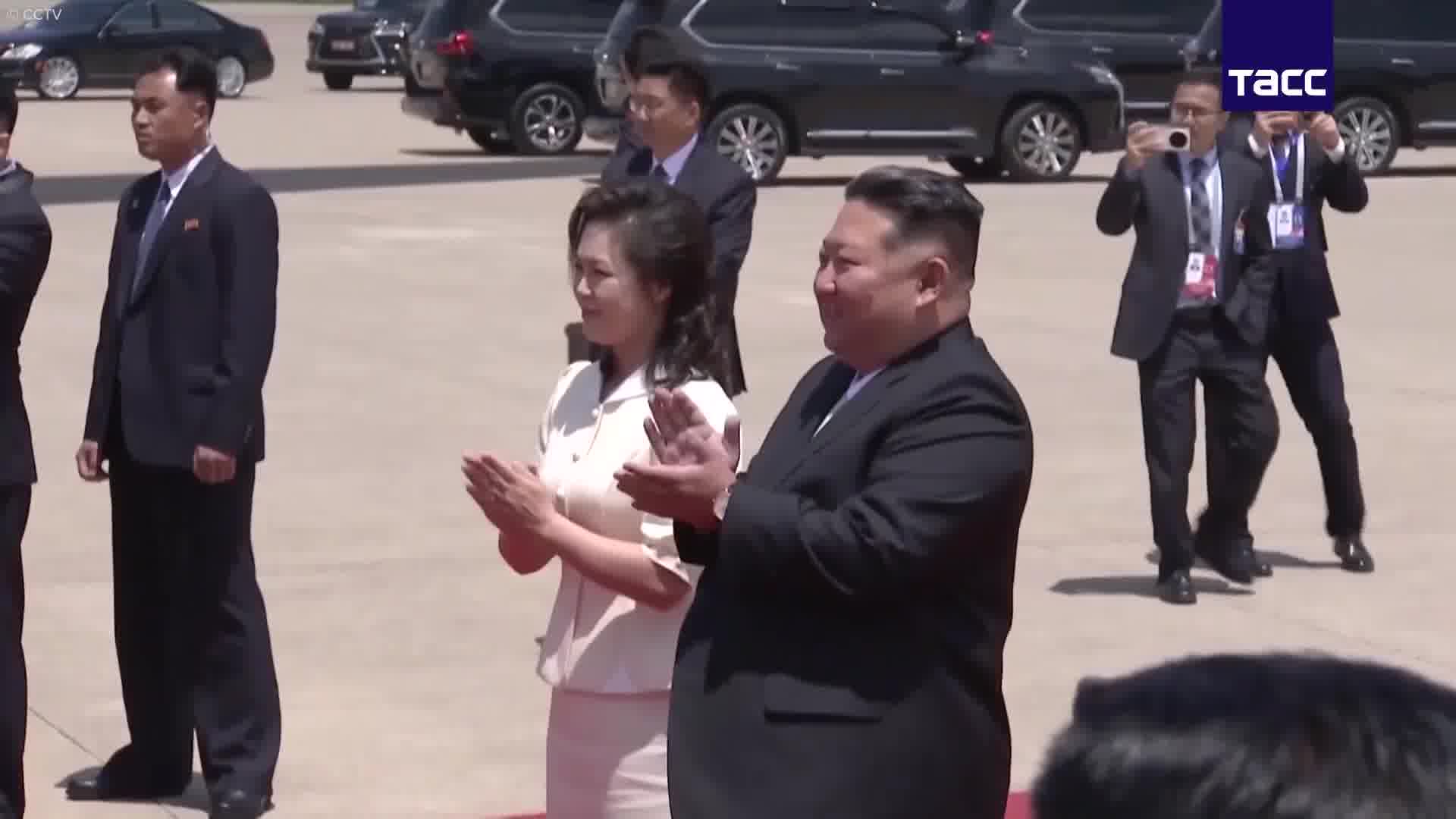Xi Jinping arrived in the DPRK on a state visit